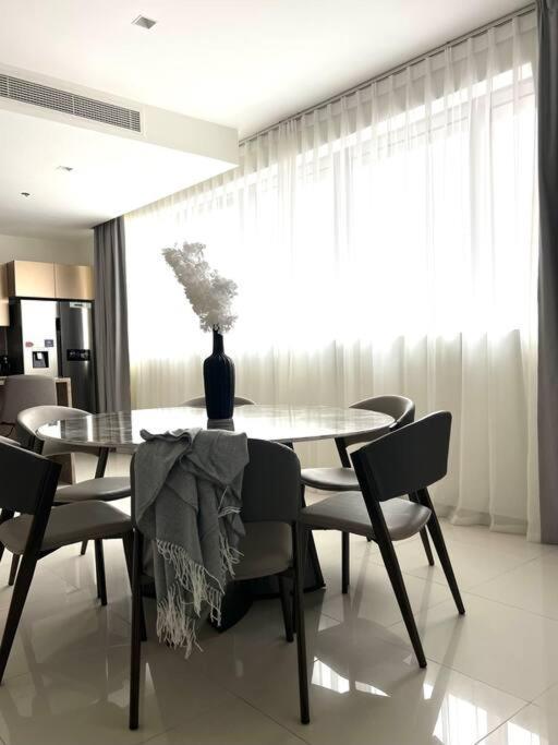 2br + Maid With Fantastic View Apartment *